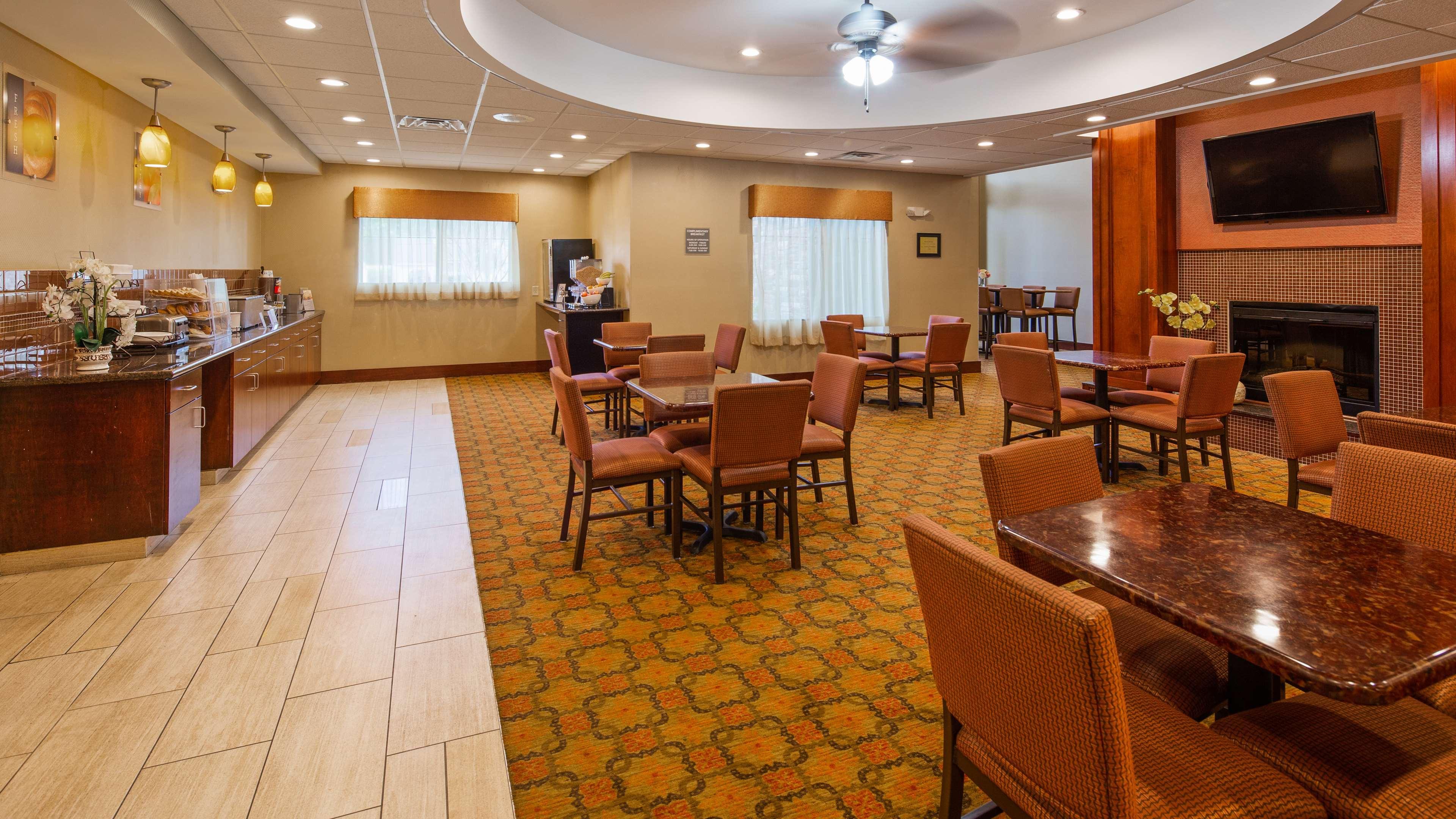 Best Western Plus Finger Lakes Inn&Suites Cortland Eksteriør billede