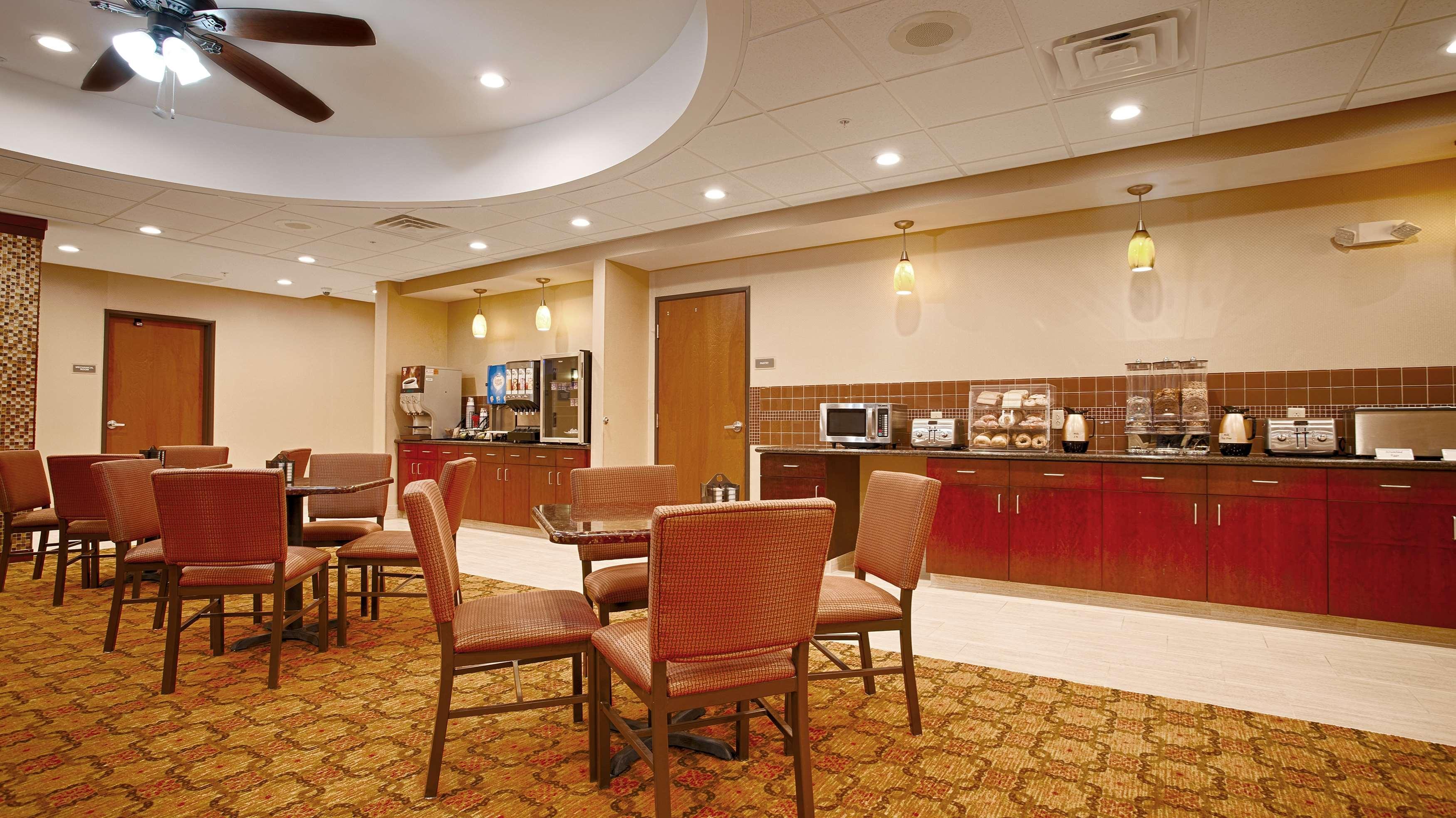 Best Western Plus Finger Lakes Inn&Suites Cortland Eksteriør billede