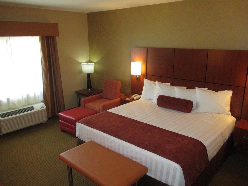 Best Western Plus Finger Lakes Inn&Suites Cortland Værelse billede